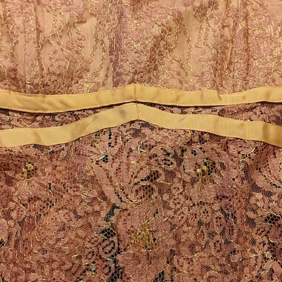 Bebe vintage pink and gold lace top - Picture 10 of 11